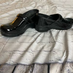 Dansko Patent Black Clogs  size 41 Wide(11)